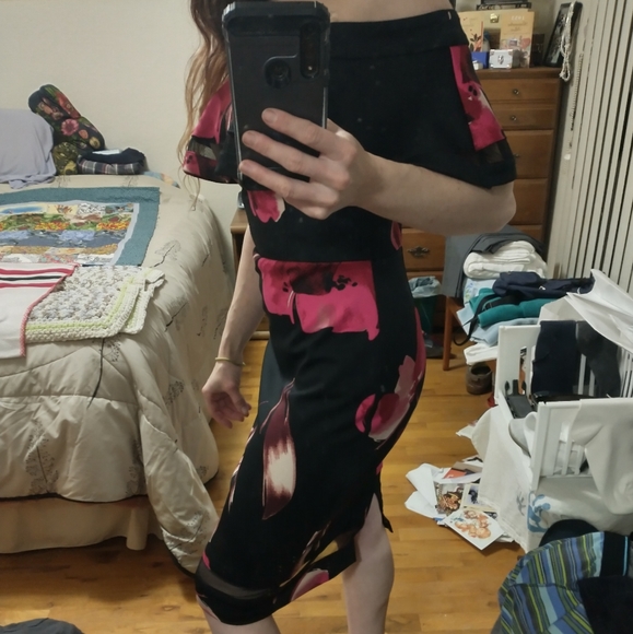 Le Chateau off the shoulder floral dress - Picture 8 of 9